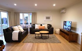 Cozy Family Home 10Min To Airport And Pet Friendly